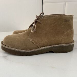 Bass Men's 9.5 M Pearce Chukka Taupe Tan  khaki Boots Suede‎ w/Box Ankle